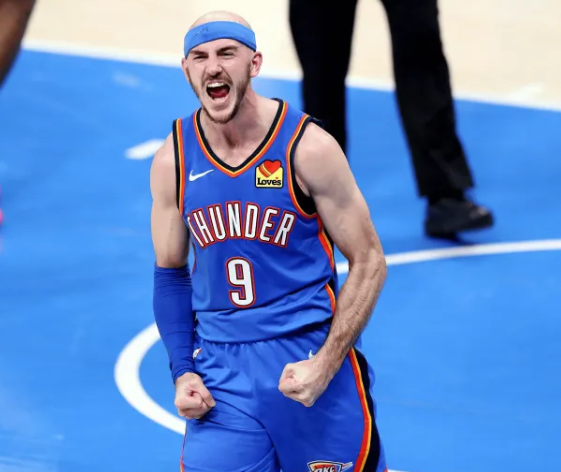 雷霆队记更新动态，公布了明日NBA杯赛对阵国王的伤病报告。
其中，切特-霍姆格伦