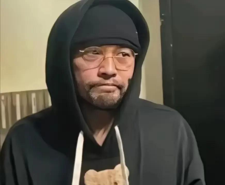 看到周杰伦惨兮兮的样子，真令人痛心！
他的状态让我们认识到拥有一个健康的身体是多