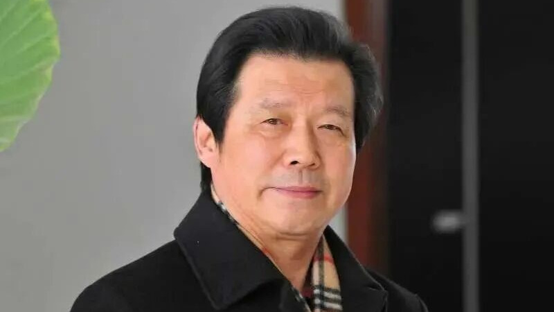 书法大家言恭达挥毫撰联贺新岁，恭祝现代快报广大读者马年大吉