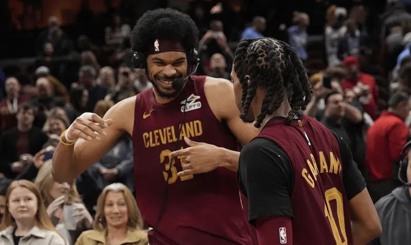 太强！骑士本赛季横扫湖人、勇士等11支球队：
东部：黄蜂、雄鹿、猛龙、奇才、篮