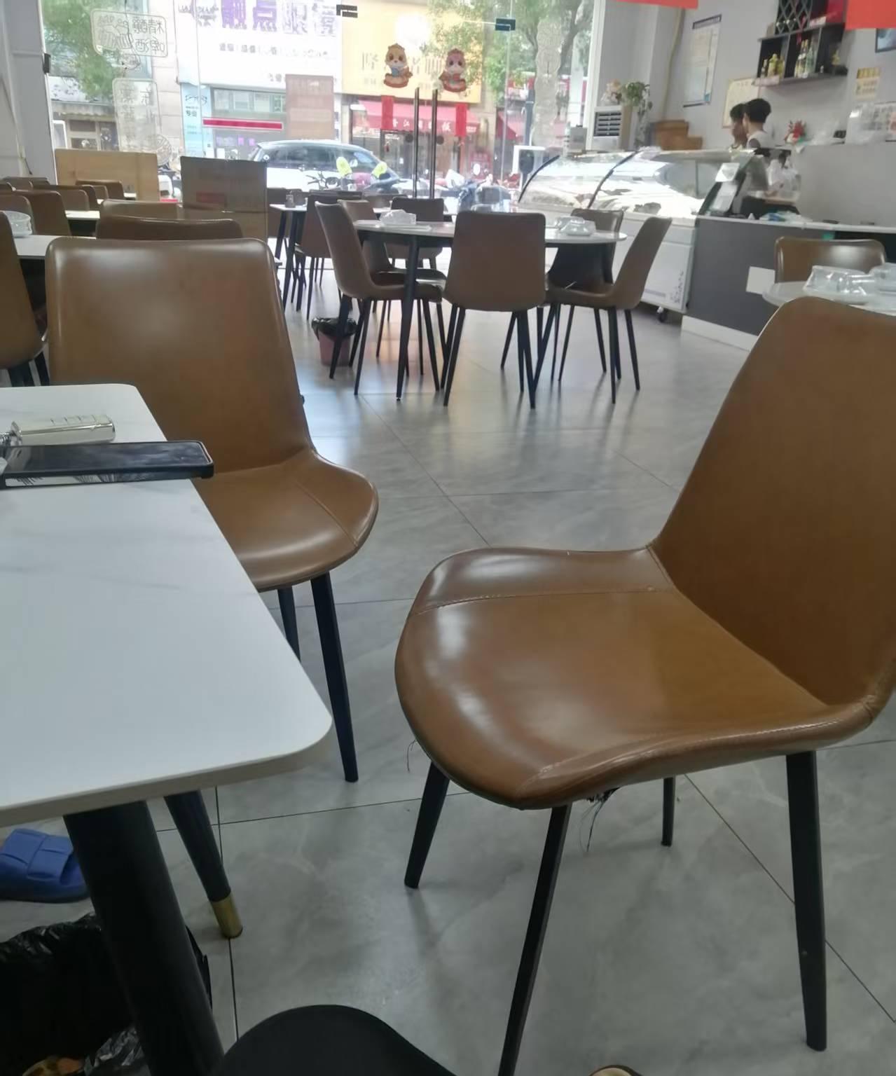 做生意也需要双向奔赴！
外甥女开的小店，虽然不大，但生意还不错，大部分都是老顾客