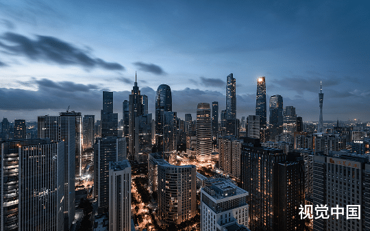 林牧时跟他的白月光，早就偷偷生下了孩子，却跟我订婚了。