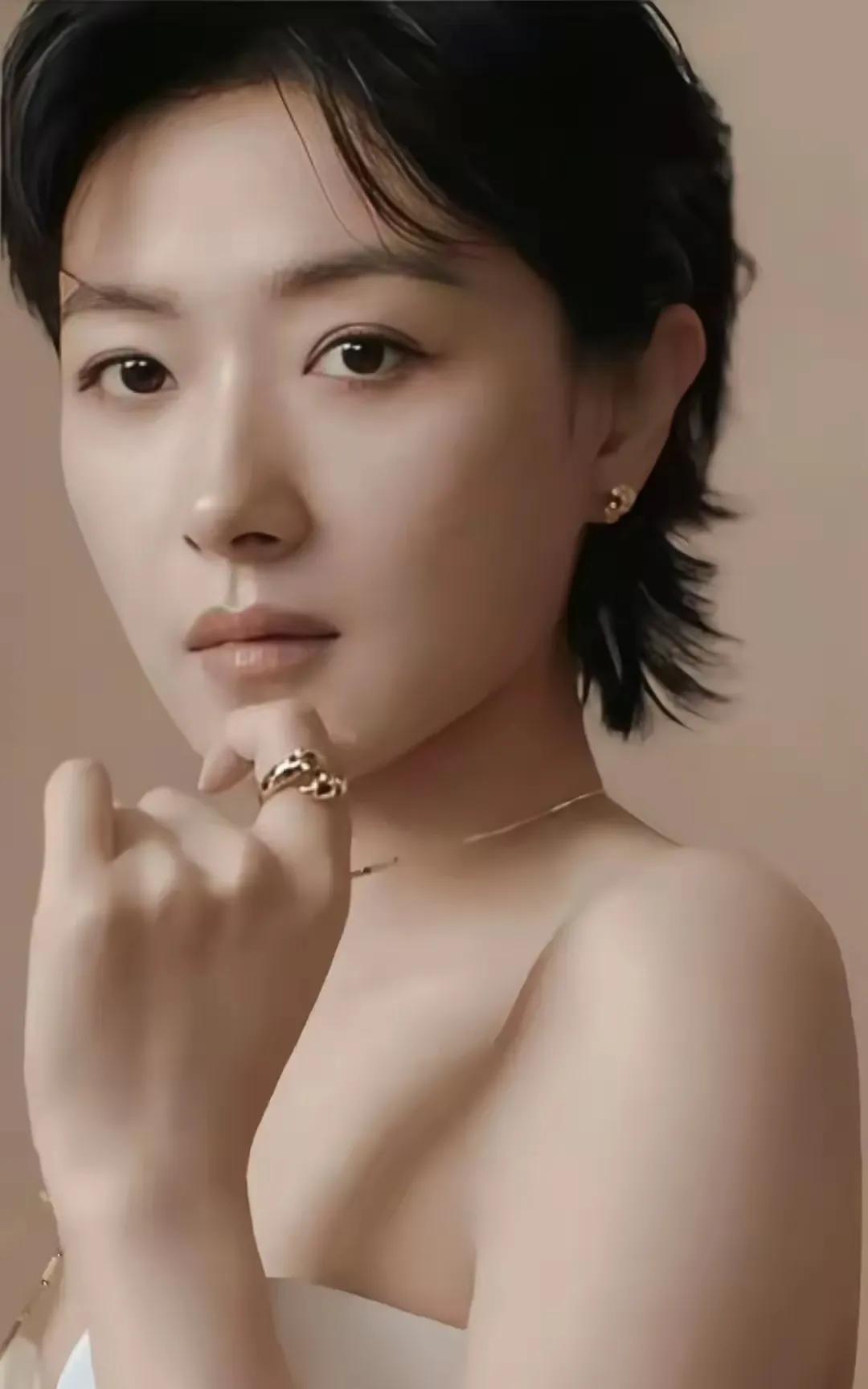 气质优雅，温柔似水的万茜，算不算美女。