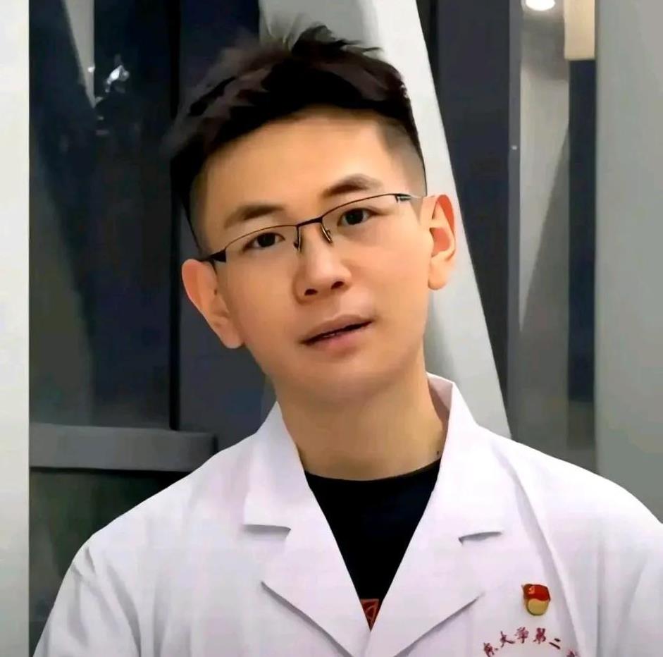 两个年轻人，一个罗帅宇，一个李煜众，从面相上看，怎么也看不出会做出出格事的人。