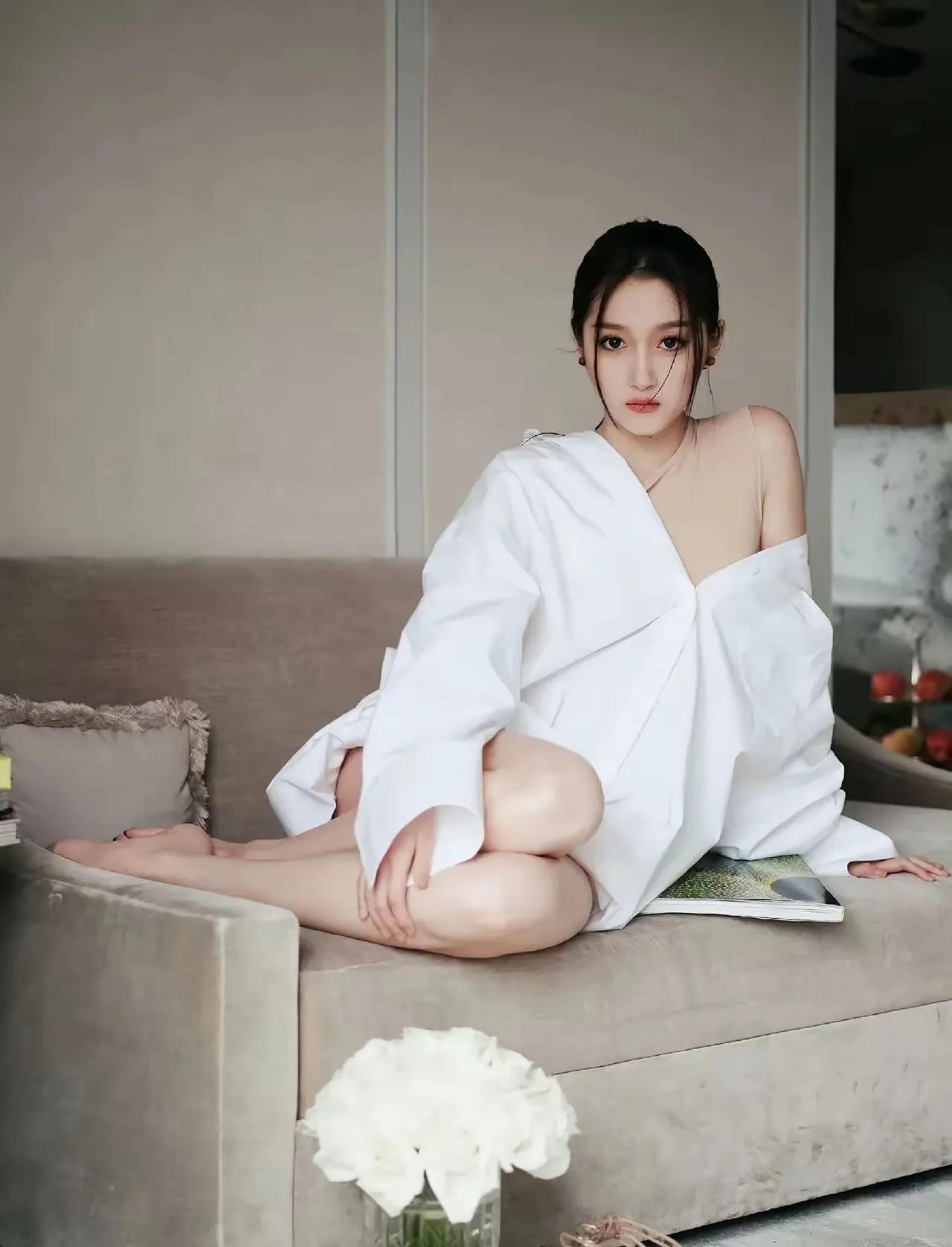 关晓彤，杨紫，赵今麦，娱乐圈这三个人真的跟性感不沾边的。
关晓彤身材很好，可她这