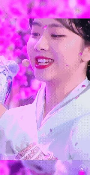 我的女陔似乎好久都没见你啦，还真的有一日不见，如隔三秋的感觉，谭松韵我中了你的毒