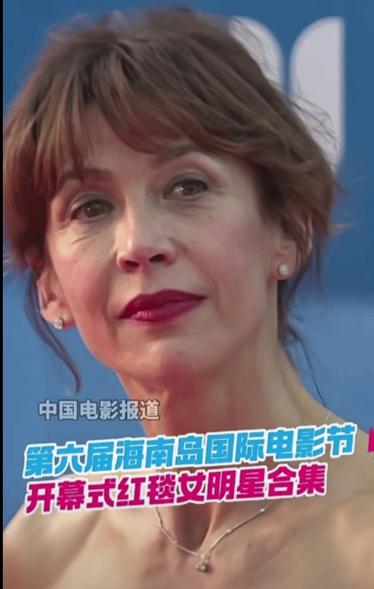 妈呀……苏菲玛索是真的老了。

发现一个规律，越是天花板级别的美人，越接受自己慢