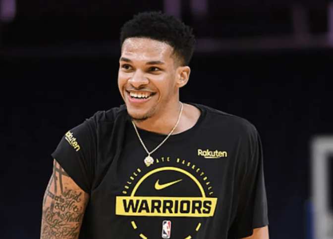 NBA常规赛，湖人对阵勇士的比赛正在进行中。
据勇士官方消息，威尔-理查德右脚踝