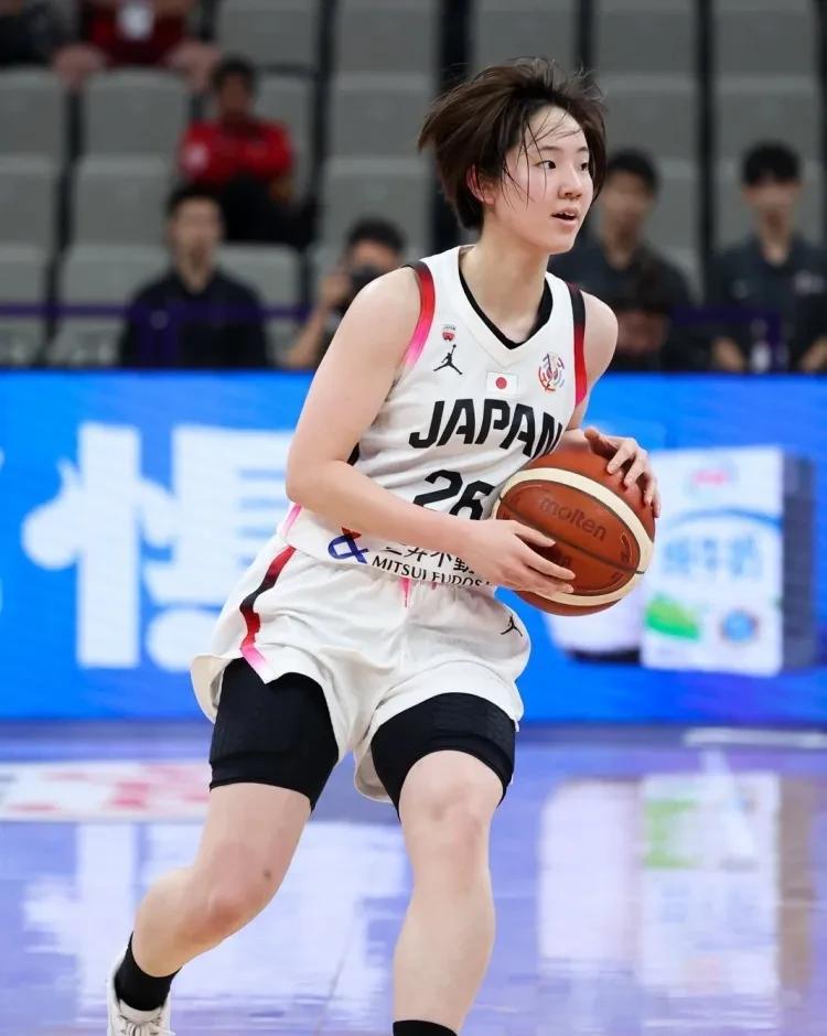 又美又能打，日本“女库里”田中心亚洲杯一战成名！
在今晚日本女篮与澳大利亚女篮的