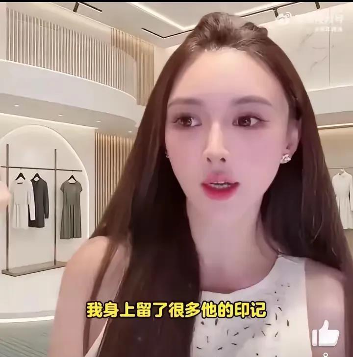 孩子才满月，爸就跑了。
​叶珂直播亲口承认：黄晓明提分手，在她孕期。
这说明黄晓