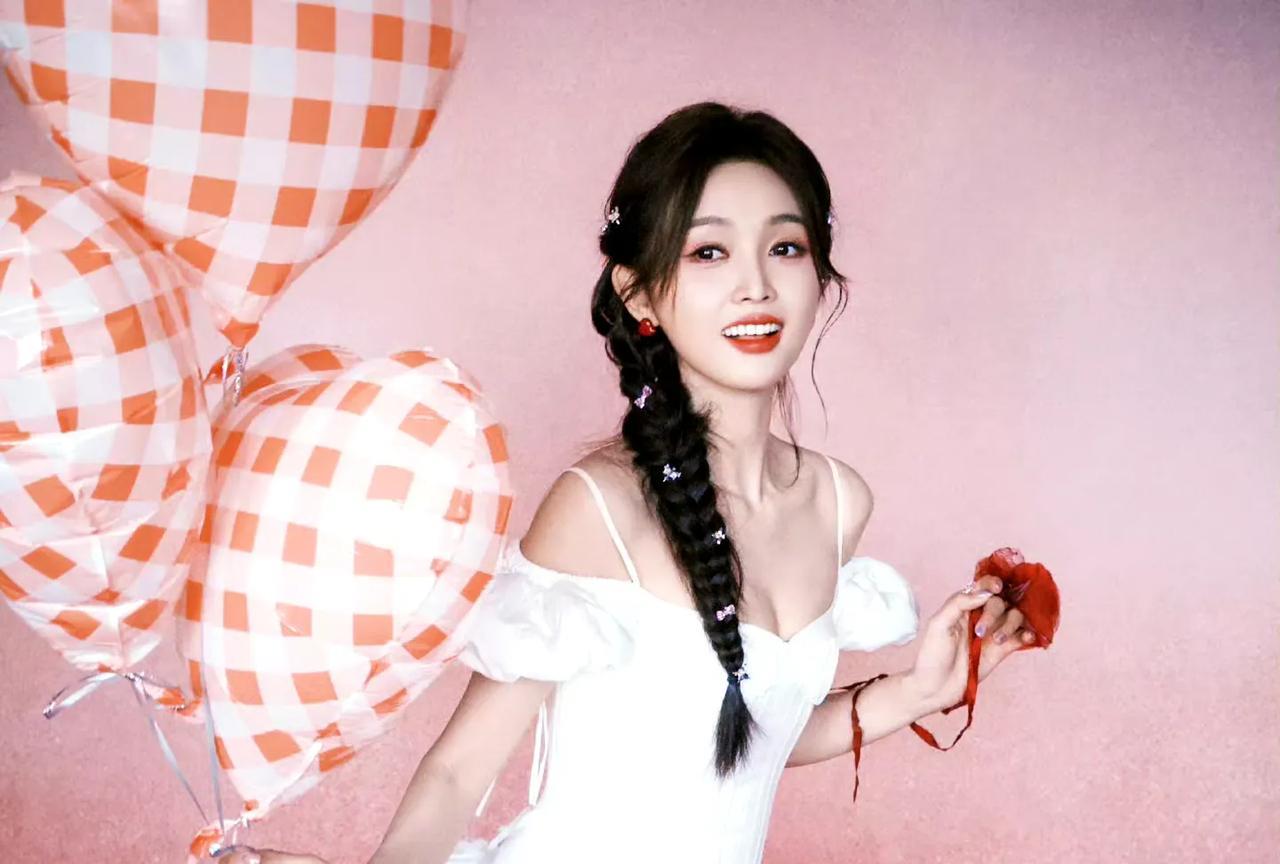 吴宣仪太惨了，爱豆出身舞台上有优势，唱歌跳舞都是专业的，小考获得了第一，结果到了