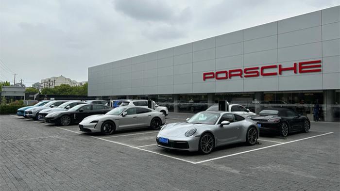 裸车70万提卡宴背后：百万车主成“韭菜”，保时捷在华输光尊严？