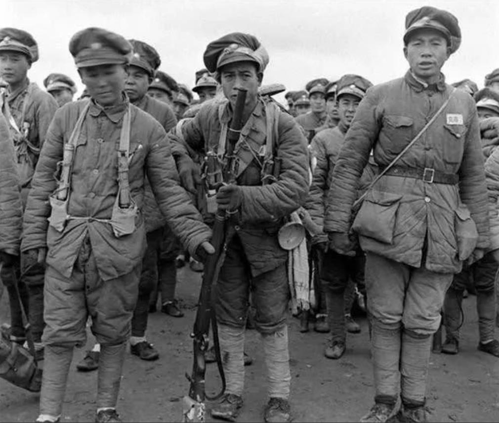 1949年新疆和平解放后，驻守疏勒县国民党四十二师的一名甘肃籍士兵杨庭章，做为起