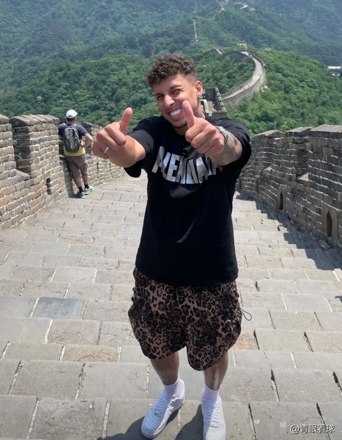 克雷桑游览万里长城