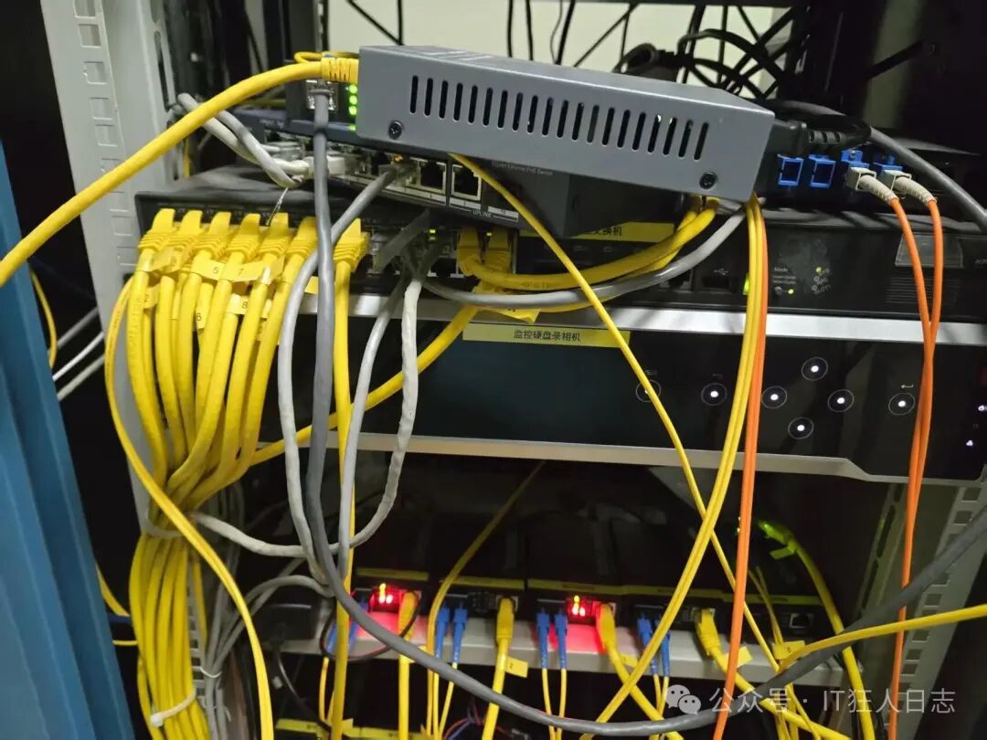 亮灯却断网？车间停摆真相太奇葩！一次上门排查揪出两个“隐形凶手”