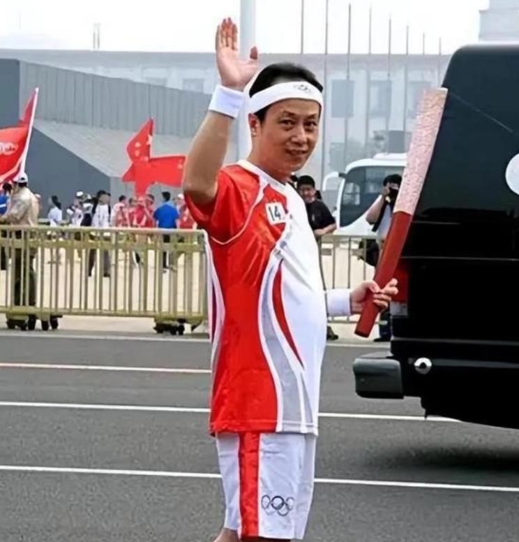 2008年8月31日，罗京在完成一场新闻直播后，突然感到浑身无力，双腿发软，脸色