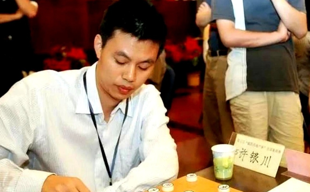 五羊杯第一轮徐天红先胜许银川，这盘棋全程双方都下的稳健，在残局阶段，徐天红双炮兵