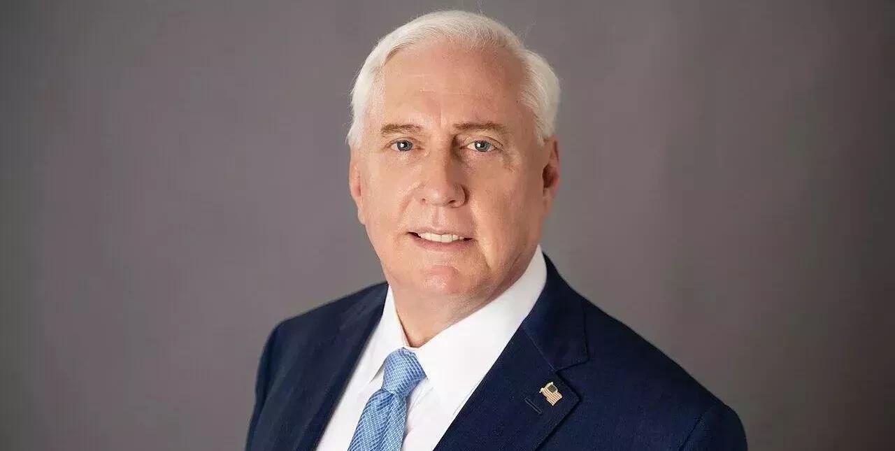 太离谱了！
美国五角大楼前顾问麦格雷戈表示，乌克兰方面可能会暗杀美国总统特朗普。