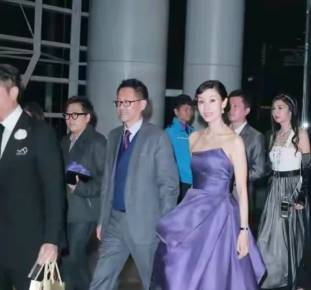 爱人如养花，许晋亨将李嘉欣养成了一朵高贵的花儿，好男人好丈夫。