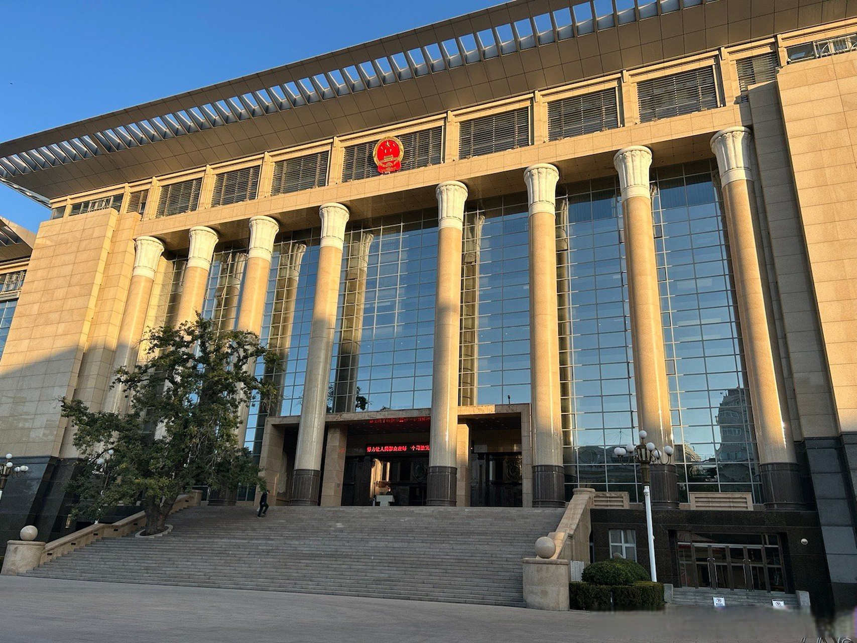 #胖东来红内裤事件案宣判# 双方当庭均表示暂不上诉，说明庭前是不是已经说好了？建