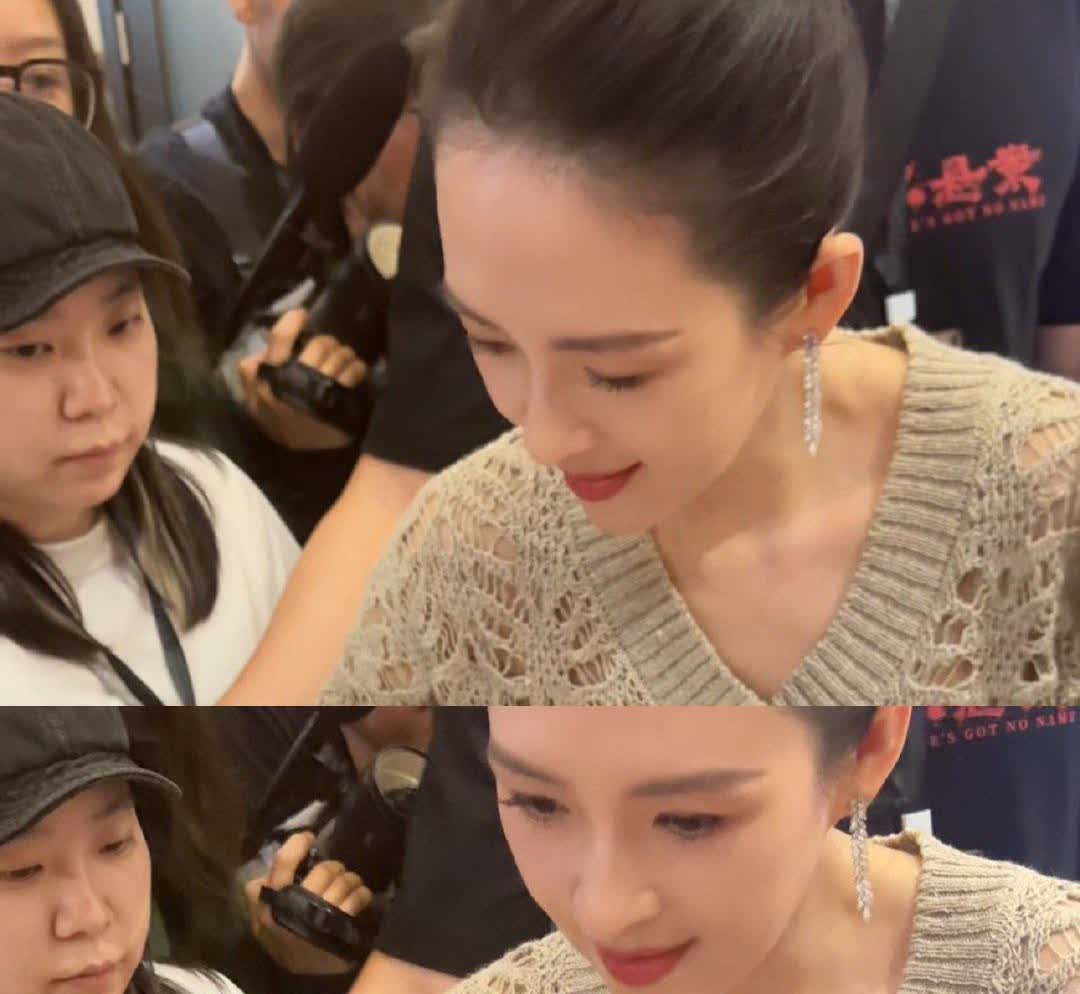 你们说错了
我觉得章子怡最大的变化
根本不是发型，也不是她的礼服，而是她身上