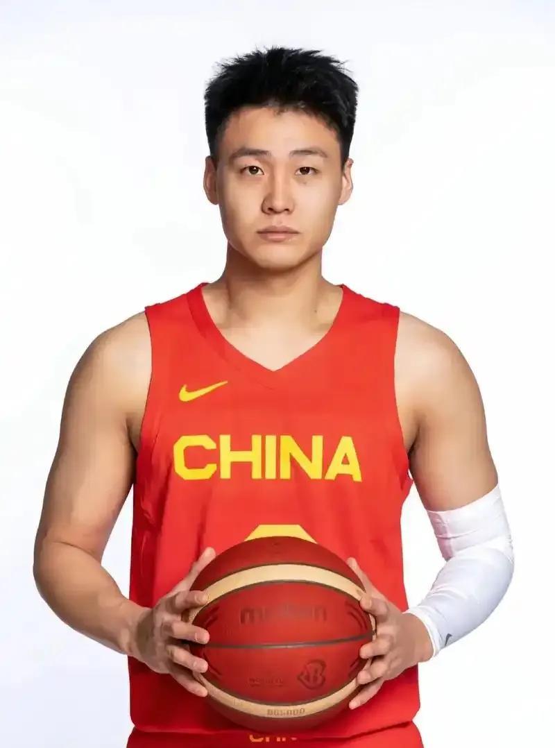 山西去年常规赛第二名，季后赛输给北京北汽，最大的短板就是没有一名好的后卫，所以这