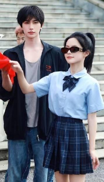 余茵张翅李柯以王译磊在演一部校园剧，今天开机。