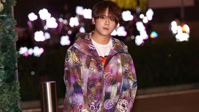 姜涛晒坠海受伤照手臂伤痕累累，自曝会游泳，事发前曾吃药喝酒