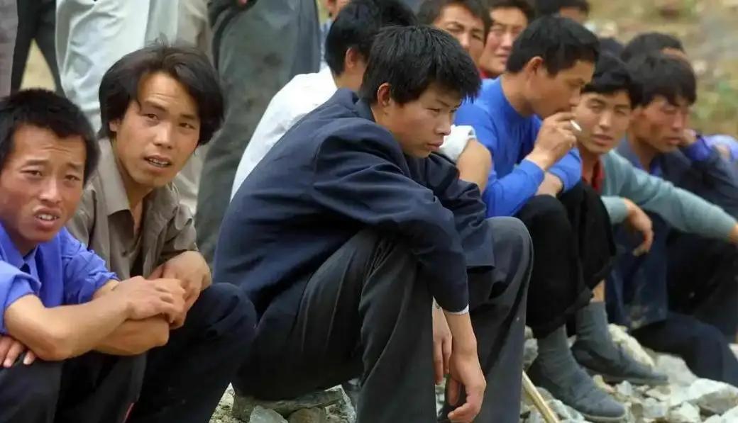 现在国家又是发生孩子3600补贴，又是大班保育费免除，可以说想方设法促进生育。