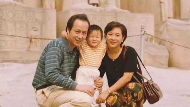 央视主持人罗京逝世13年后，妻子和儿子活成了他希望的模样