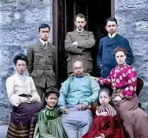 1927年3月31日，青岛福山路6号的天游园别墅，阴雨绵绵，海浪声从远处传来，拍