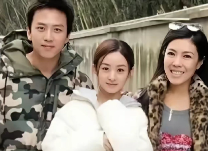 一直感觉赵丽颖早期土，但看早期合照才知道她有多优越