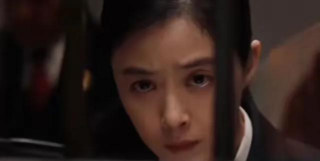 宝子们，最近蒋欣在新剧《以法之名》里的审讯戏简直绝绝子啊！她演的检察官郑雅萍那压