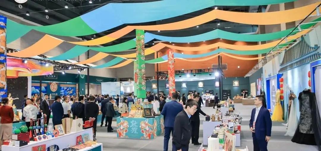 美媒承认渗透失败，中国年轻人不再迷信西方，调查显示超过90%中国年轻人放弃仰视西