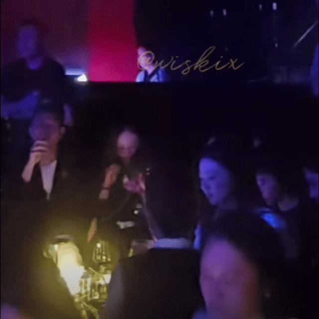王一博太可爱了，他一定想说“你拍不到我，拍不到我”[呲牙][呲牙][呲牙]。
没