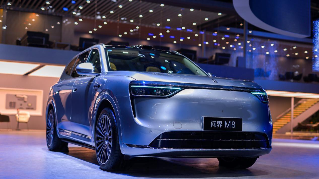 双星辉映：问界M8以13万销量与年度车殊荣，重绘豪华出行版图