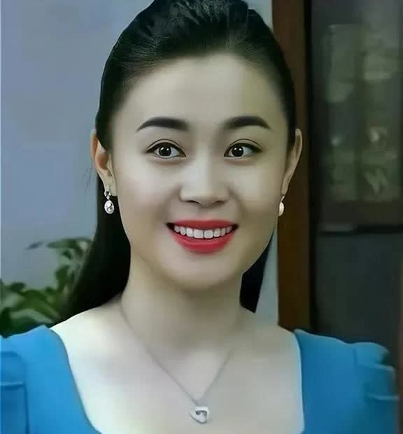 女演员：关婷娜
