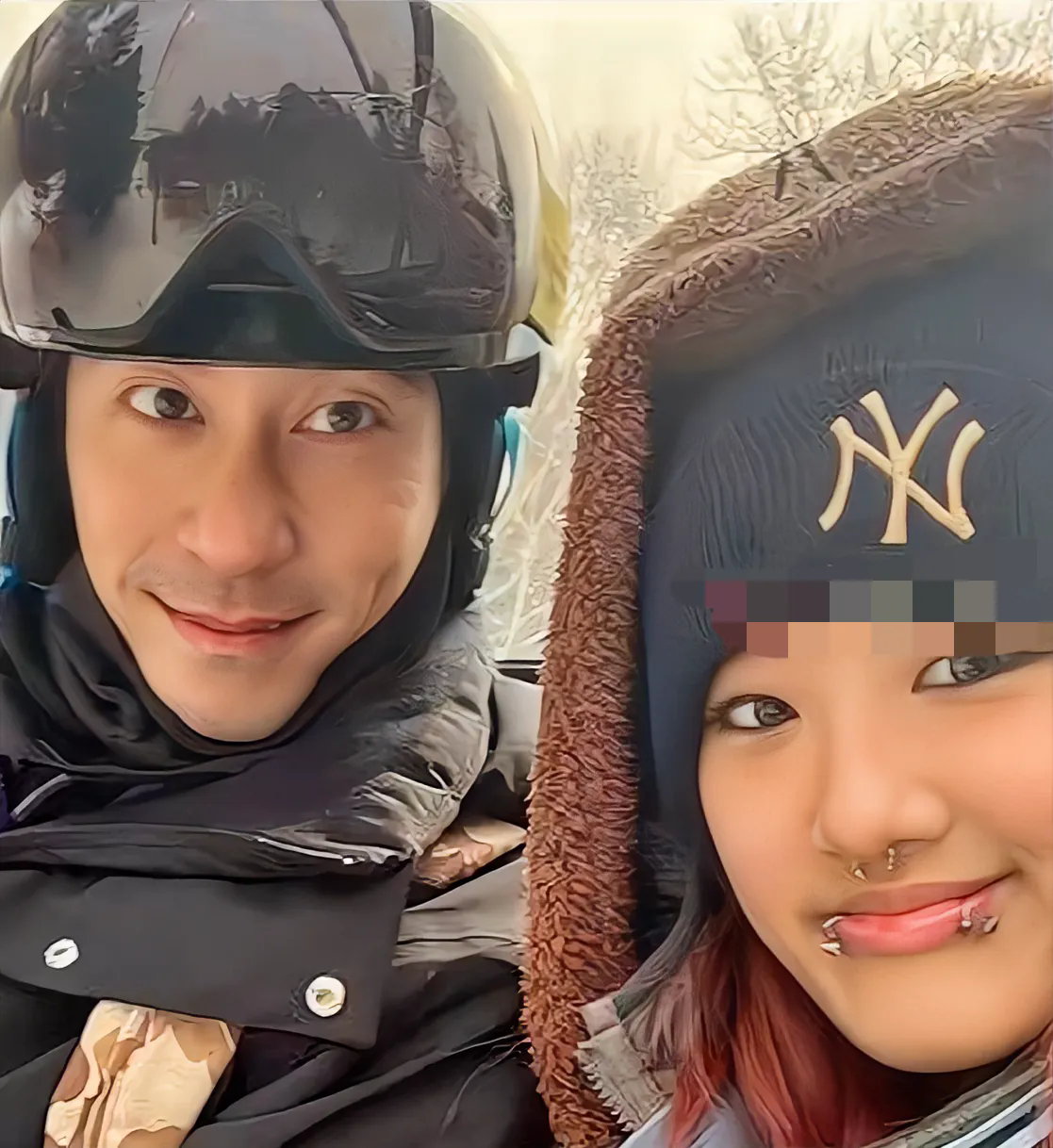 贾静雯的大女儿梧桐妹，最近晒出了海边比基尼美照，身着豹纹比基尼，还大方展示夸张唇