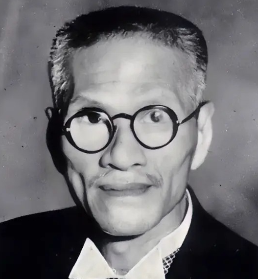 1945年，戴笠在北平邀请50多个汉奸吃饭，待众人到齐后，戴笠说：现在你们都被逮