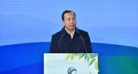 1993年，“包工头”黄德满花3000元接手了一家资不抵债的宾馆，改名维也纳酒店
