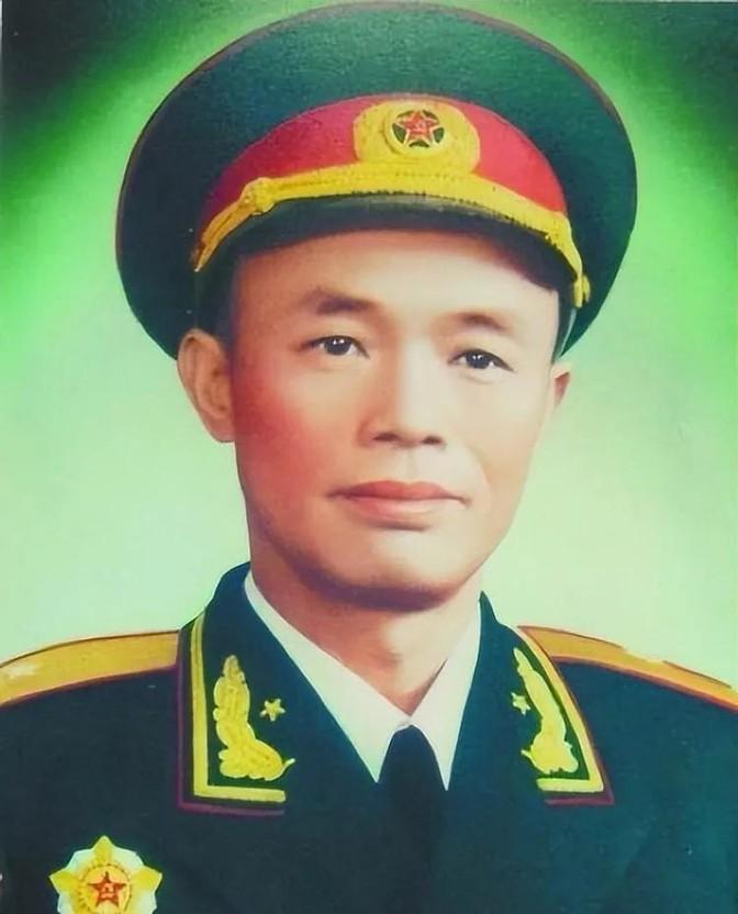 1984年，钟伟病重，黄克诚去看望他，问：“你老家没什么人了吧？”钟伟说：“我儿