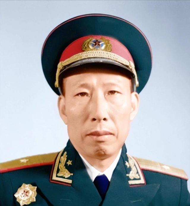 1943年，15个日军被八路军堵在窑洞里，拒不投降。哪知八路军指战员曾美嘿嘿一笑