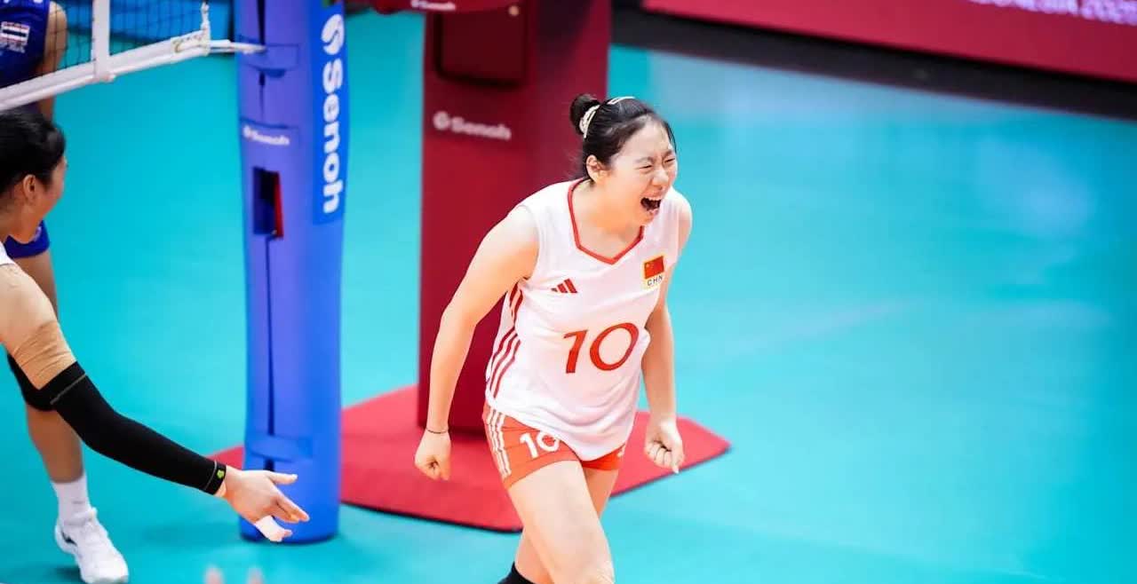 中国女排东亚锦标赛3-0横扫韩国，朱航霆和王奥芊皆已沦为替补。在香港举办的亚洲东