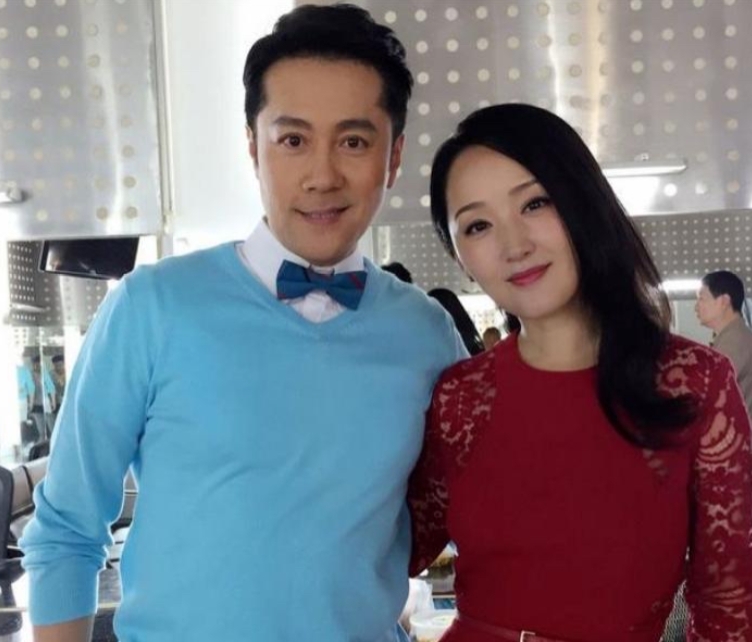 蔡国庆“金屋藏娇”二十多年的妻子，长这么漂亮，还是个亿万富婆，难怪一直不肯公开！