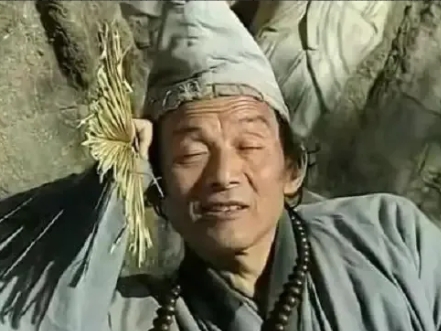 1985年，游本昌拍摄《济公》时，突然有一只蝴蝶飞过，他拿着扇子说:“飞过来”，