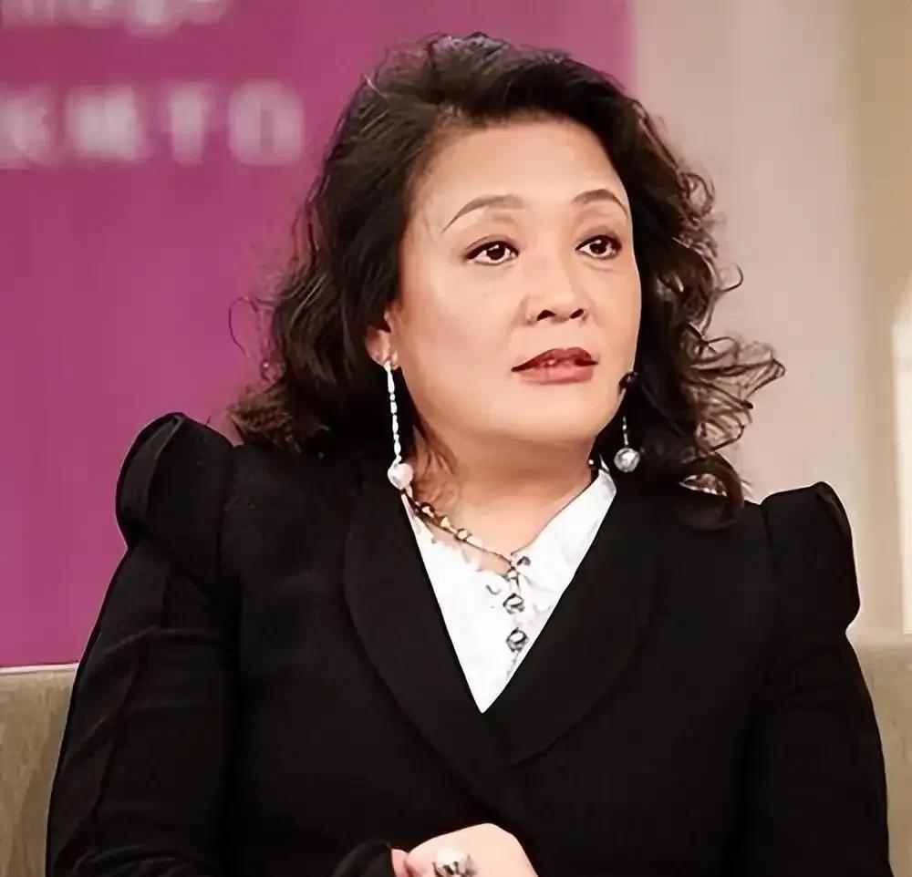 张兰真的很善良，无论是对前儿媳，还是对现儿媳，一直都是非常包容。做生意也是非常真