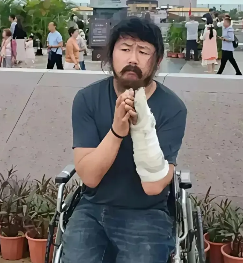 关于胡雷再次落 选感动中国人物，其实一点都不意外。

因为他感动了天，感动了地，