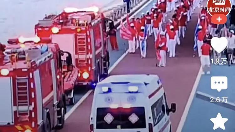 暴走团是门大生意！一个团上千人，组织者靠卖春夏秋冬团服赚钱…