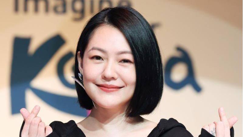 大S去世百日多位明星悼念，小s呼吁大家缅怀，过度营销引发质疑