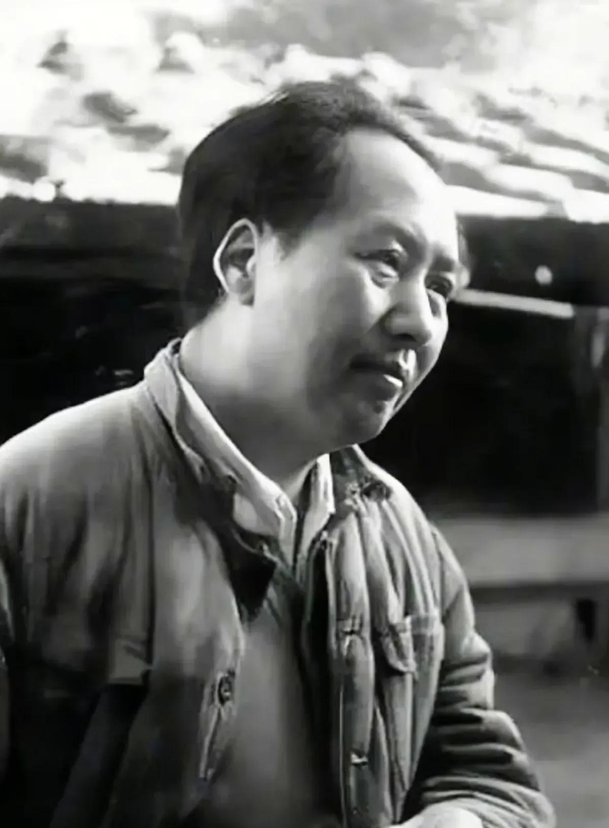 吃水不忘挖井人，               幸福全靠毛主席！         